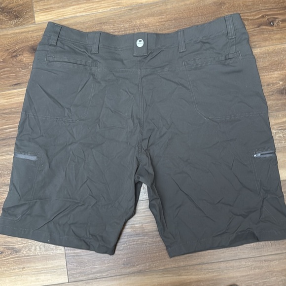 Wrangler cargo shorts. - Picture 2 of 2